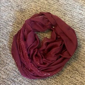 Maroon scarf